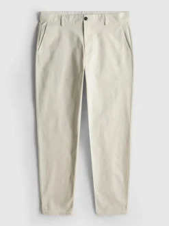 Eng anliegende Chinohose