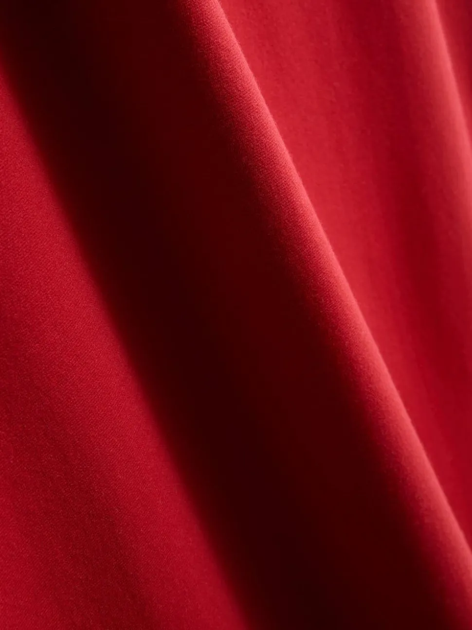 Eng anliegendes Midikleid mit Karree-Ausschnitt
