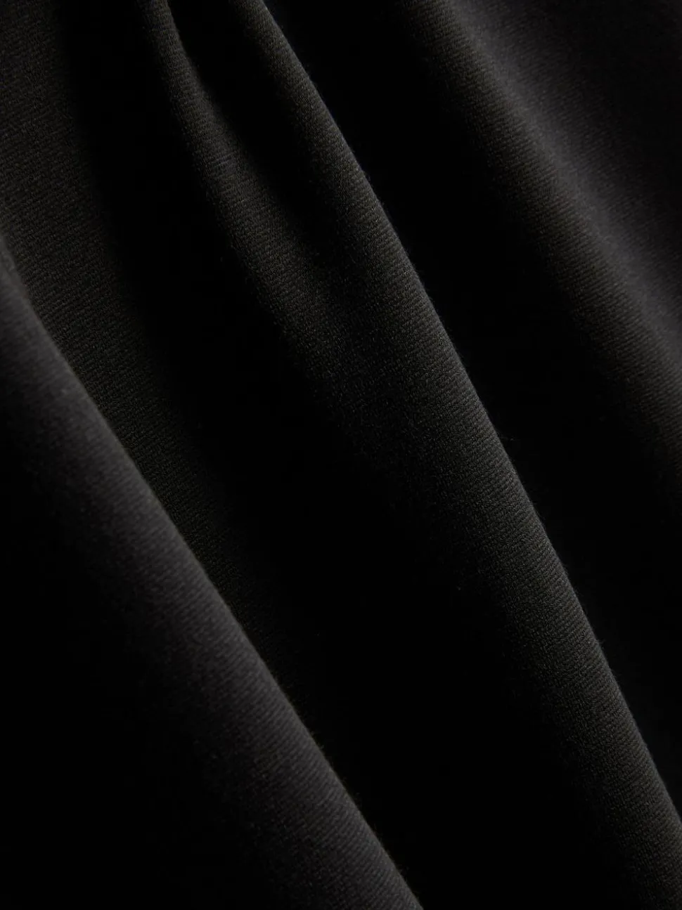 Eng anliegendes Midikleid mit Karree-Ausschnitt