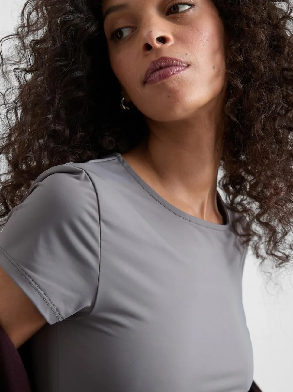 Figurbetontes T-Shirt mit Rundhalsausschnitt