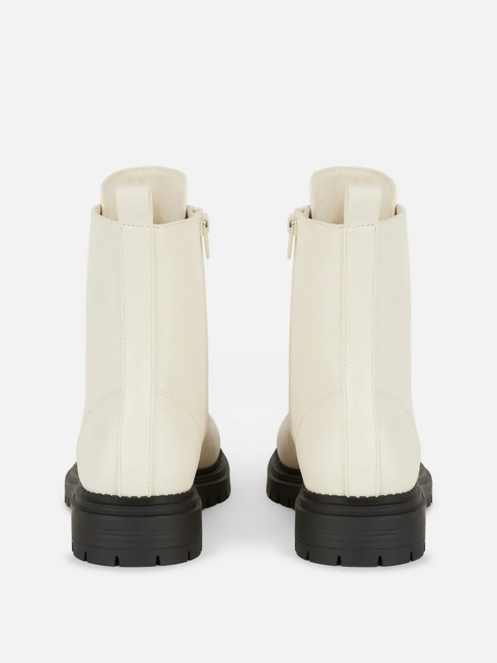 Flache Schnürstiefeletten