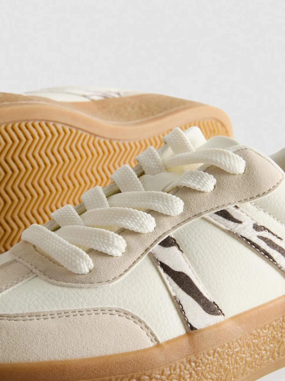 Flatform-Sneaker mit Gummisohle