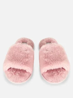 Flauschige Slipper mit überkreuzten Riemen
