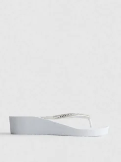Flipflops mit Keilabsatz und Strasssteinen