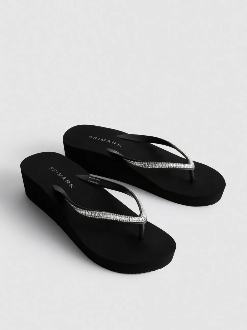 Flipflops mit Keilabsatz und Strasssteinen