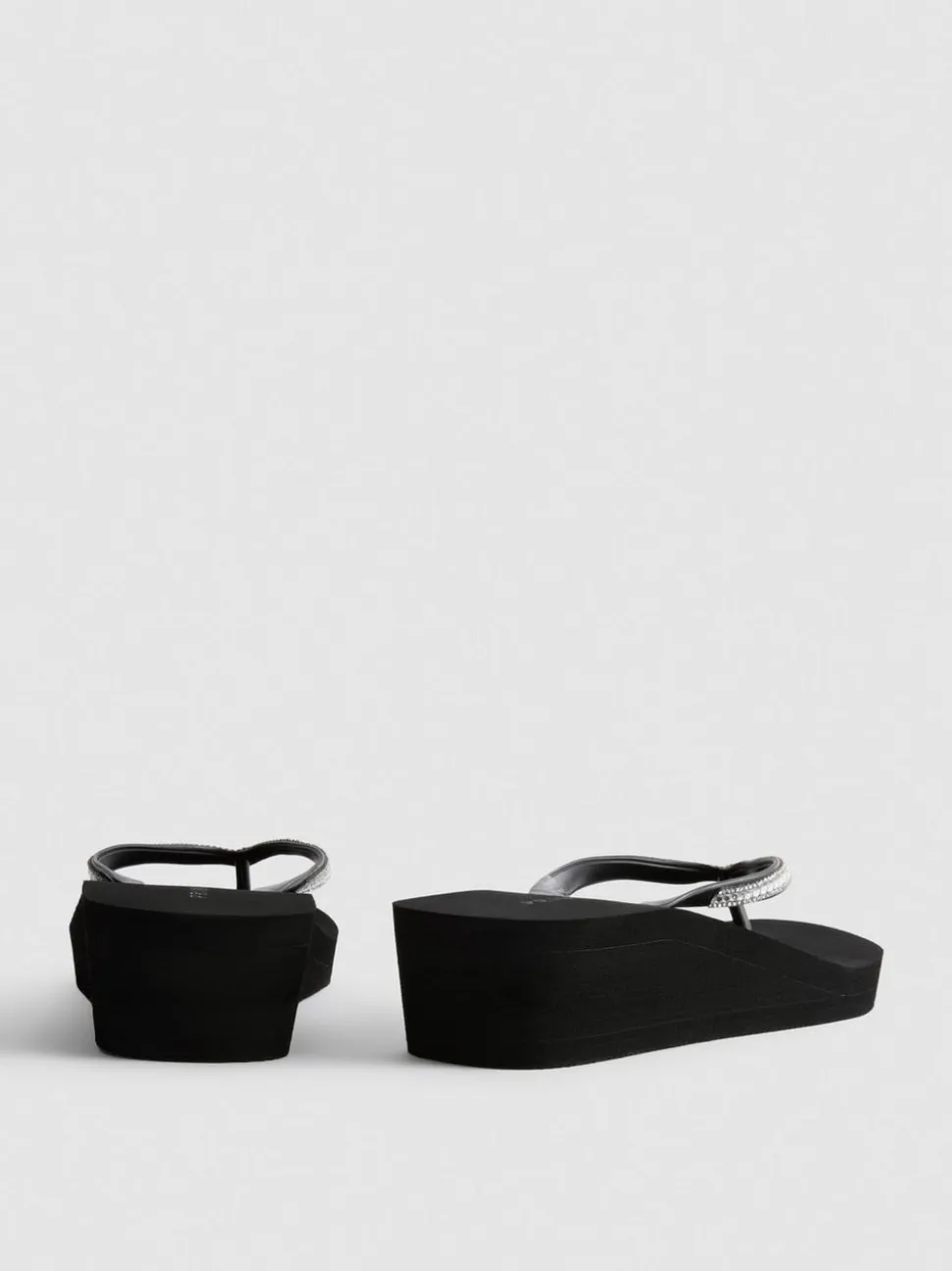 Flipflops mit Keilabsatz und Strasssteinen