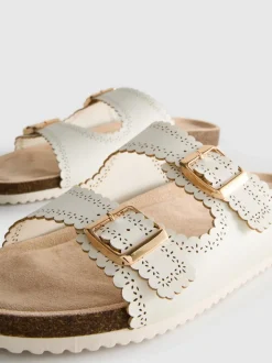 Fußbett-Sandalen mit Lasercut-Details