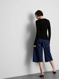 Gerippter Pullover mit Rundhalsausschnitt