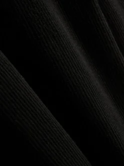 Gerippter Pullover mit Rundhalsausschnitt