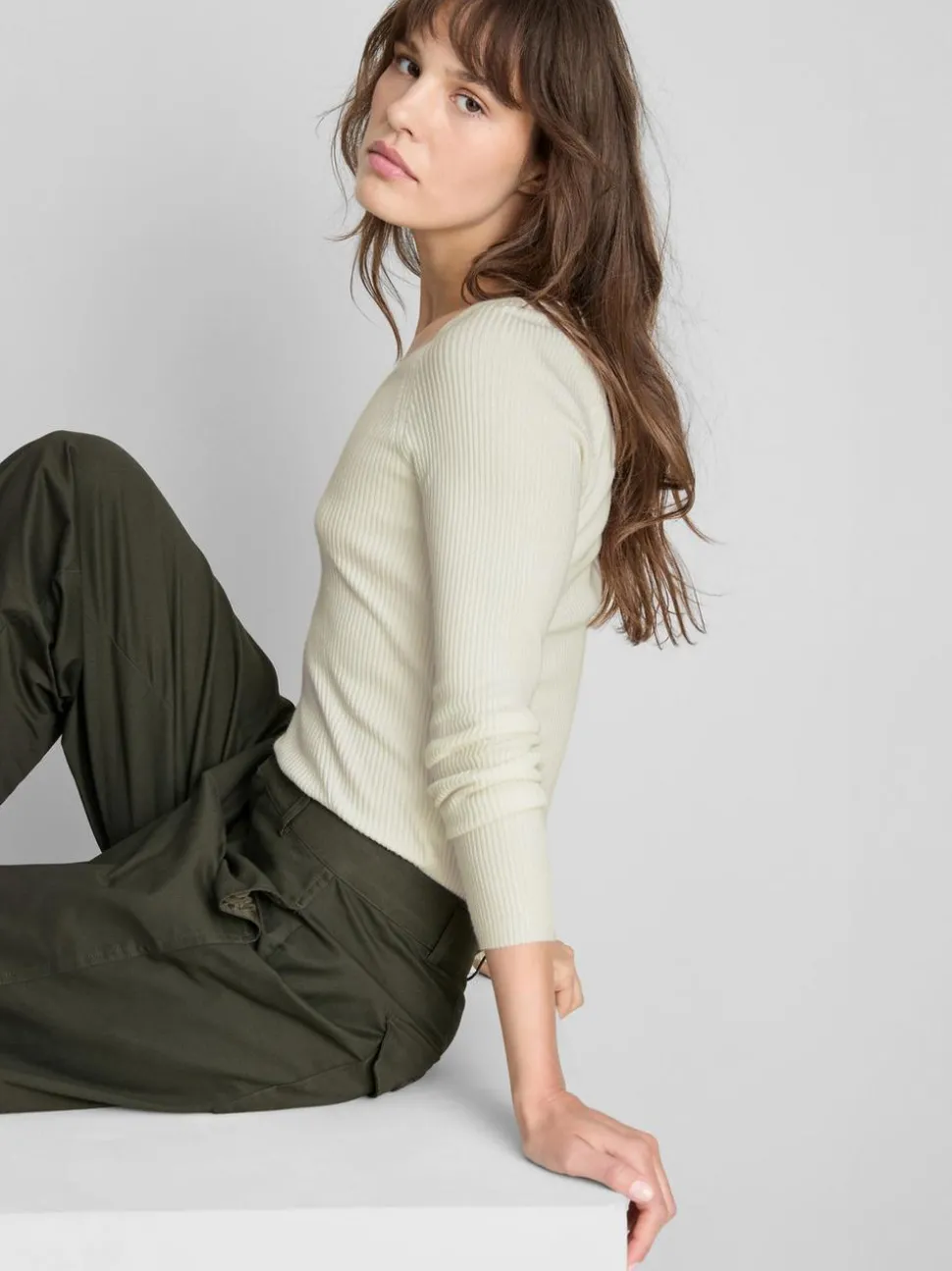 Gerippter Pullover mit V-Ausschnitt