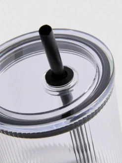 Gerippter Reisebecher aus Glas