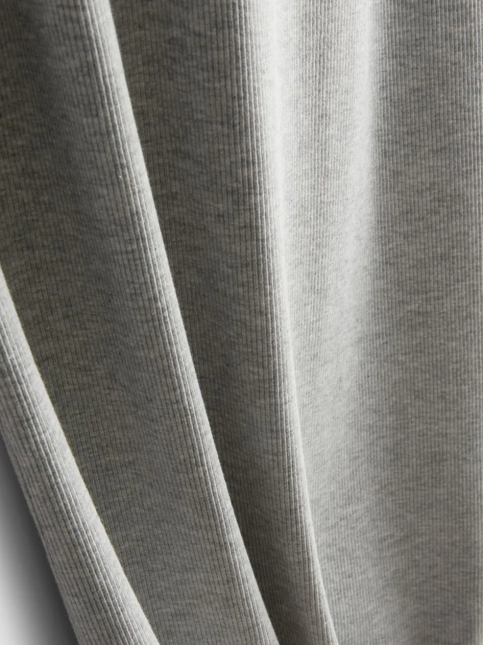 Geripptes Midikleid mit integriertem BH