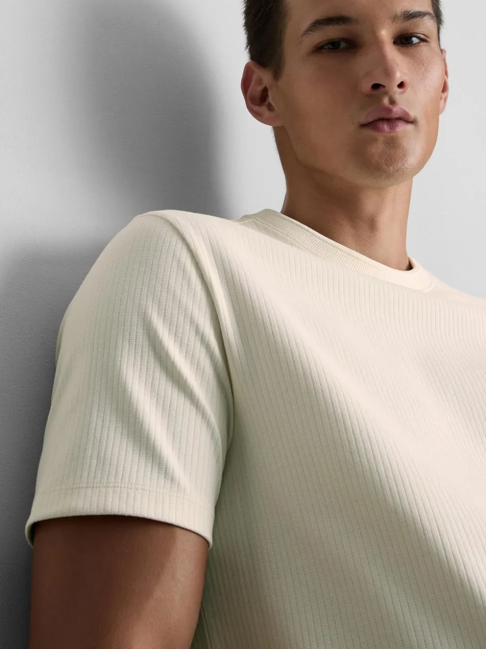 Geripptes „The Edit“ T-Shirt mit Rundhalsausschnitt