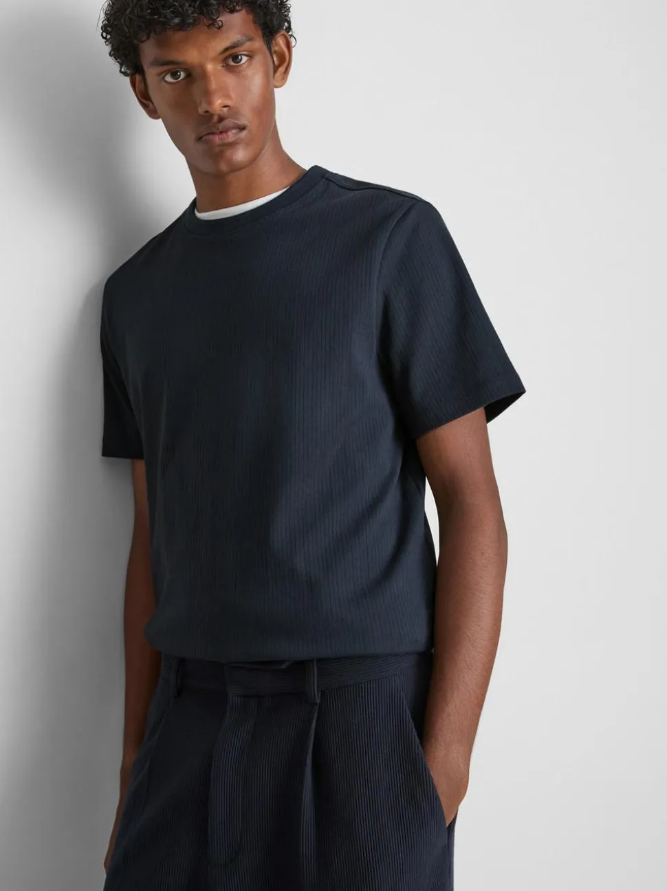 Geripptes „The Edit“ T-Shirt mit Rundhalsausschnitt