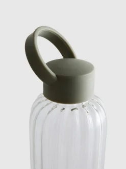 Gerippte Trinkflasche aus Glas