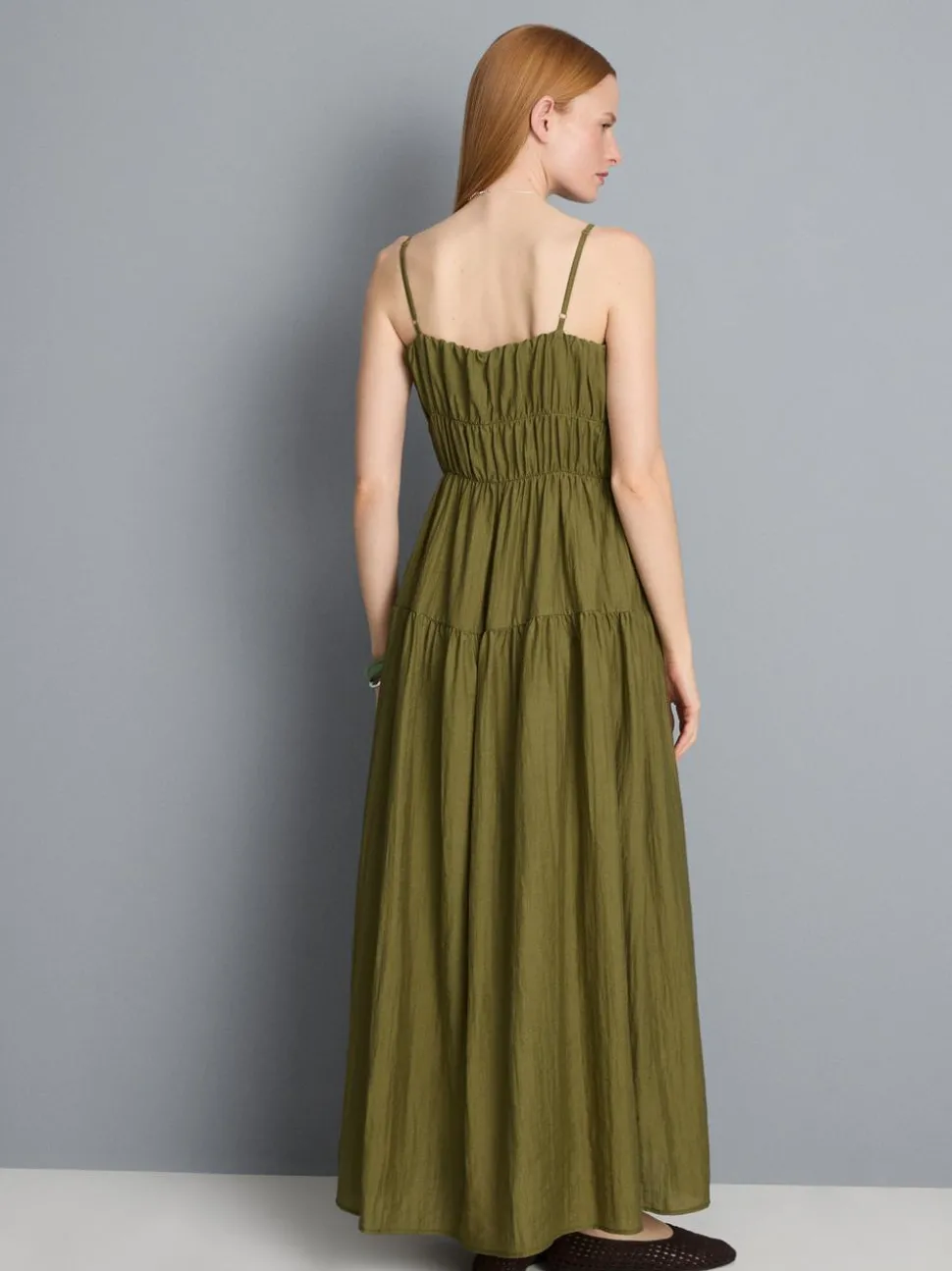 Gesmoktes Maxikleid mit Stufen