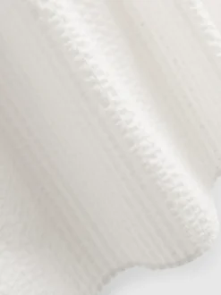 Gesmoktes Midikleid aus Baumwoll-Seersucker