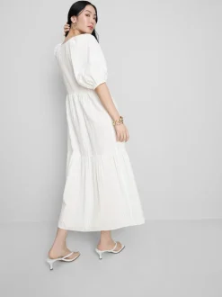 Gesmoktes Midikleid aus Baumwoll-Seersucker