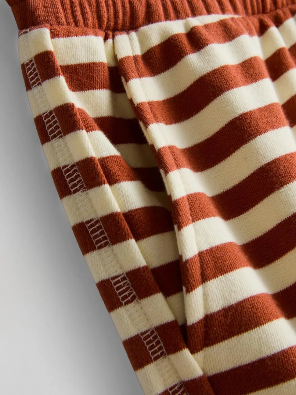 Gestreifte Jerseyshorts mit hohem Baumwollanteil