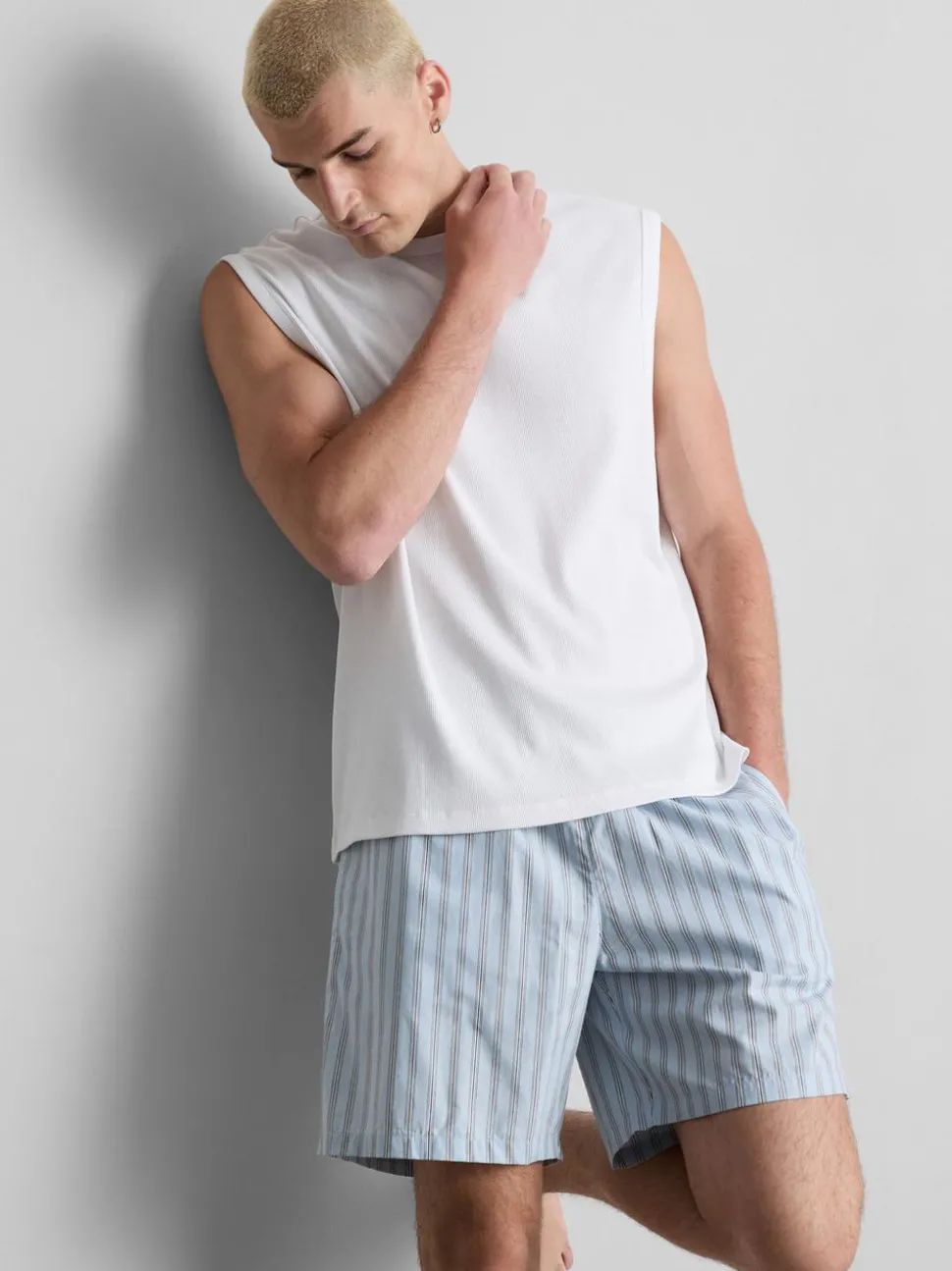 Gestreifter Schlafanzug mit Shorts