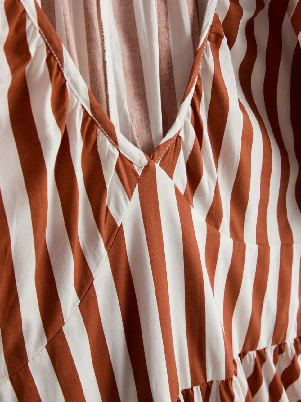 Gestreiftes Midaxikleid aus Baumwolle