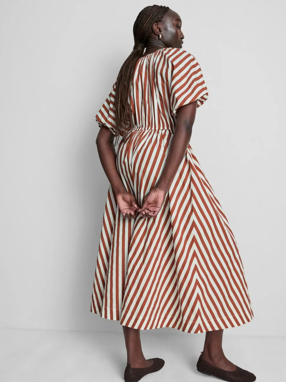 Gestreiftes Midaxikleid aus Baumwolle