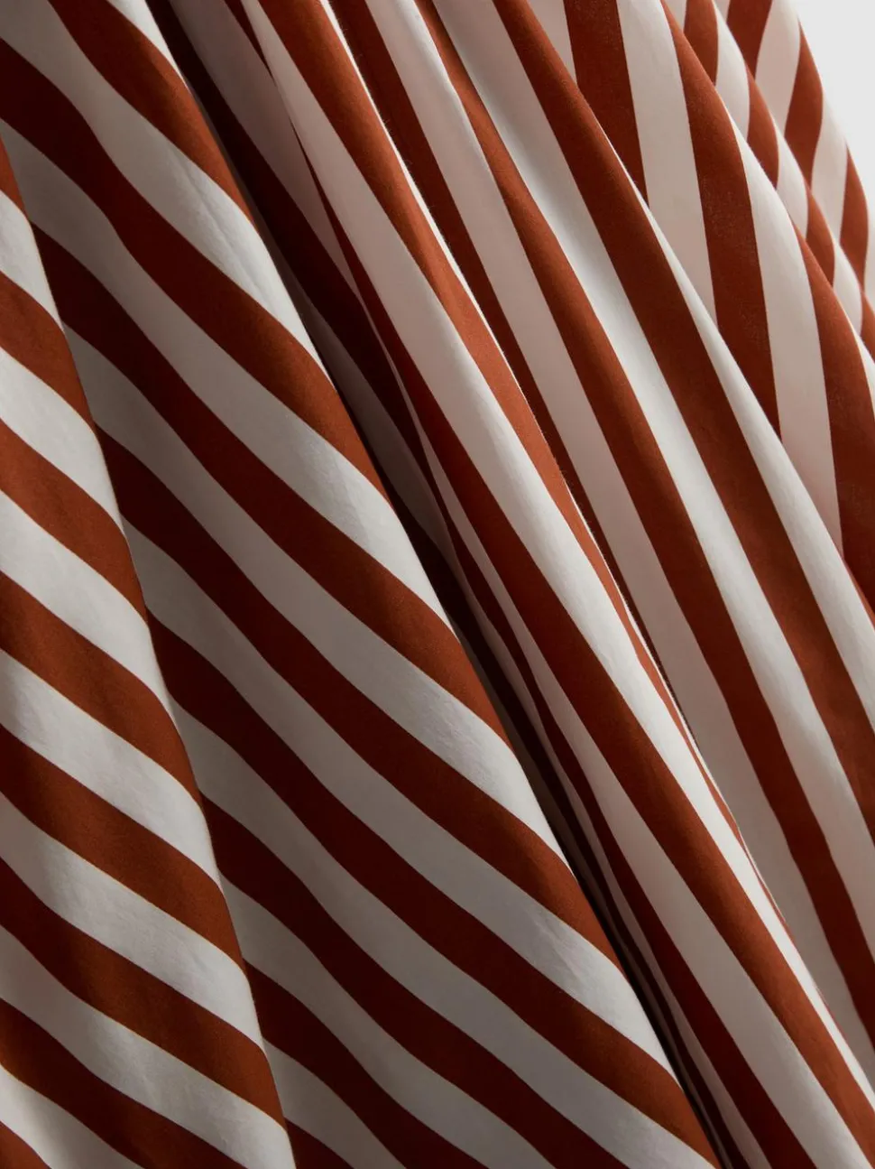 Gestreiftes Midaxikleid aus Baumwolle