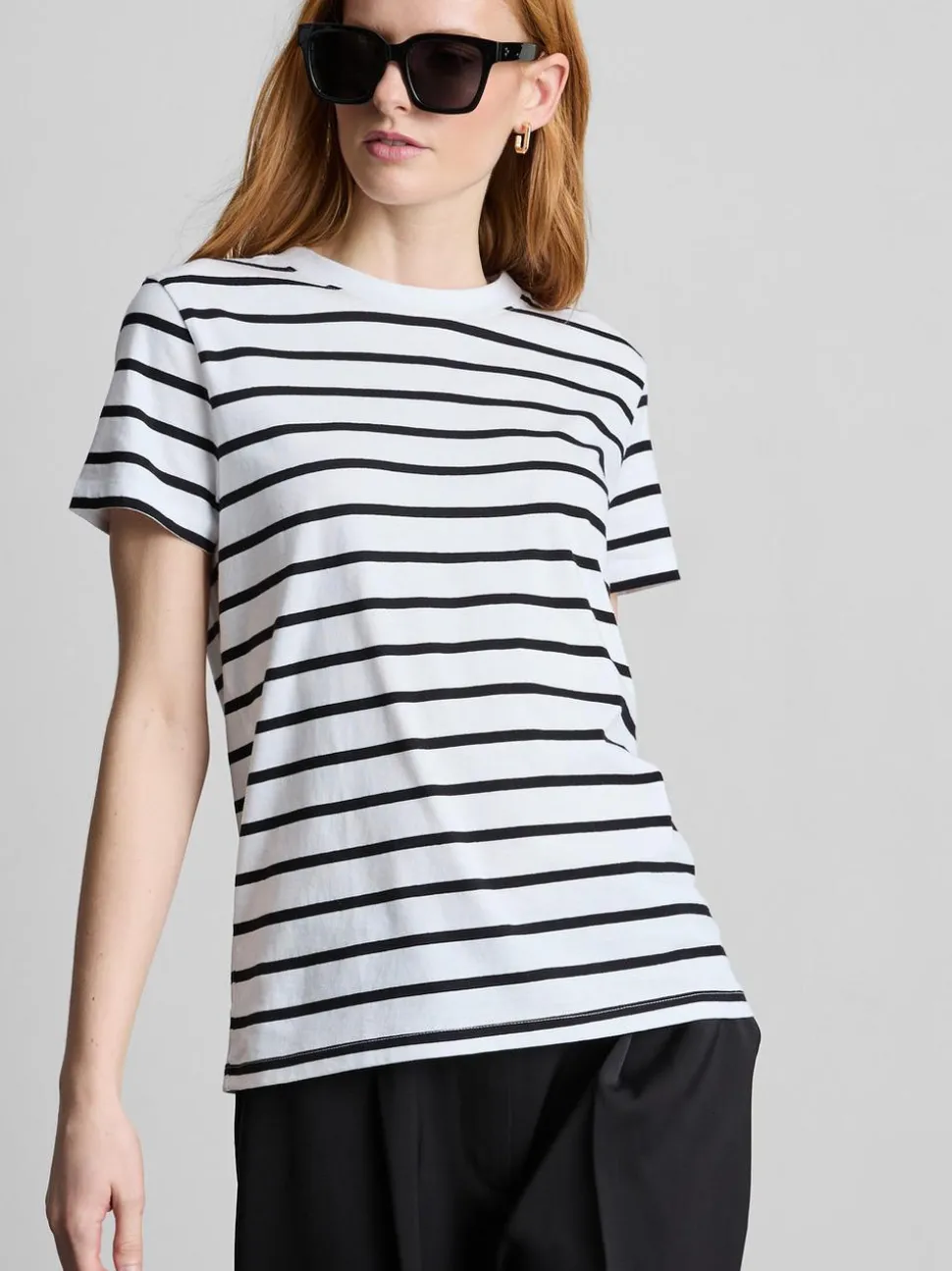 Gestreiftes T-Shirt mit Rundhalsausschnitt