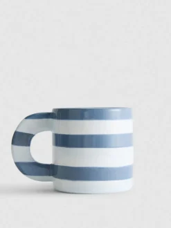 Gestreifte Tasse