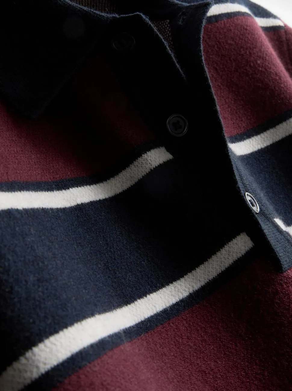 Gestrickter Polopullover mit Streifen