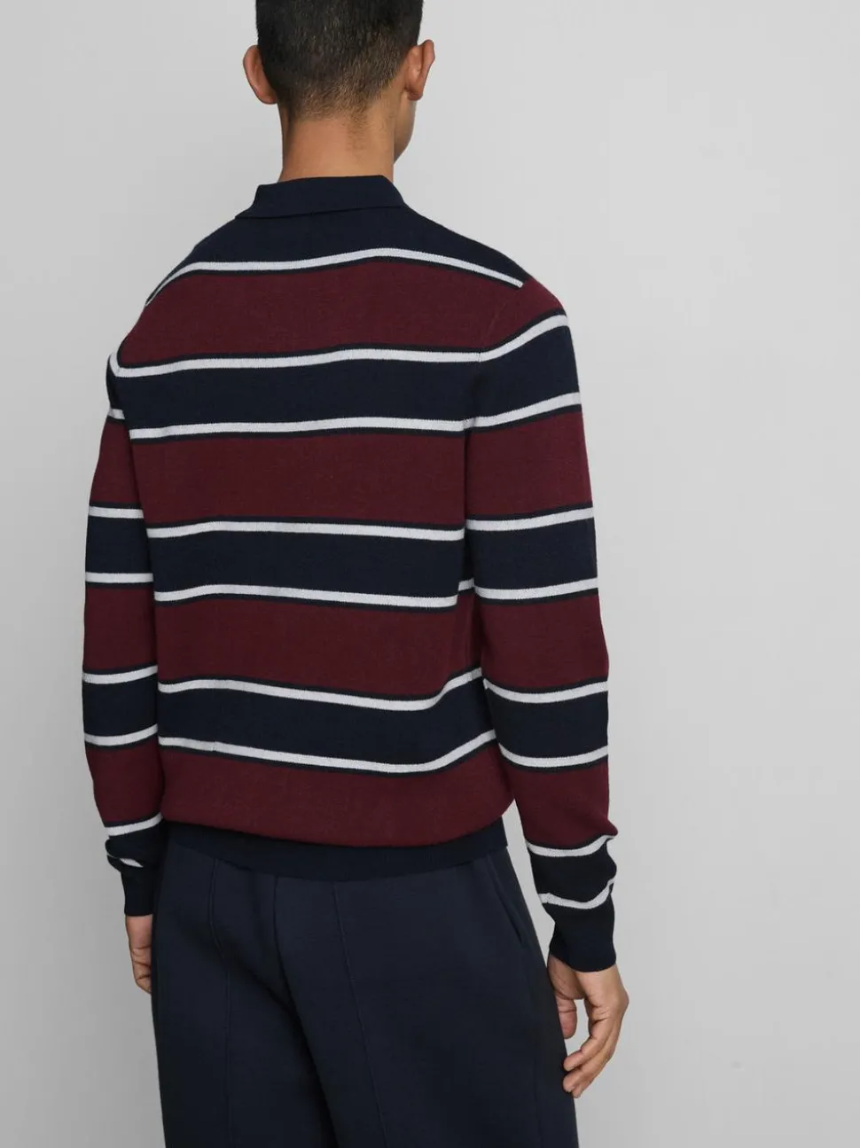 Gestrickter Polopullover mit Streifen