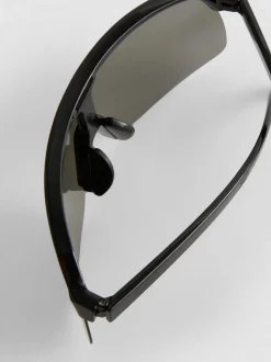 Gewölbte Sonnenbrille mit durchgehender Blende