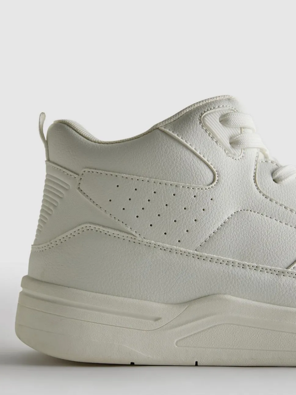High-Top-Sneaker