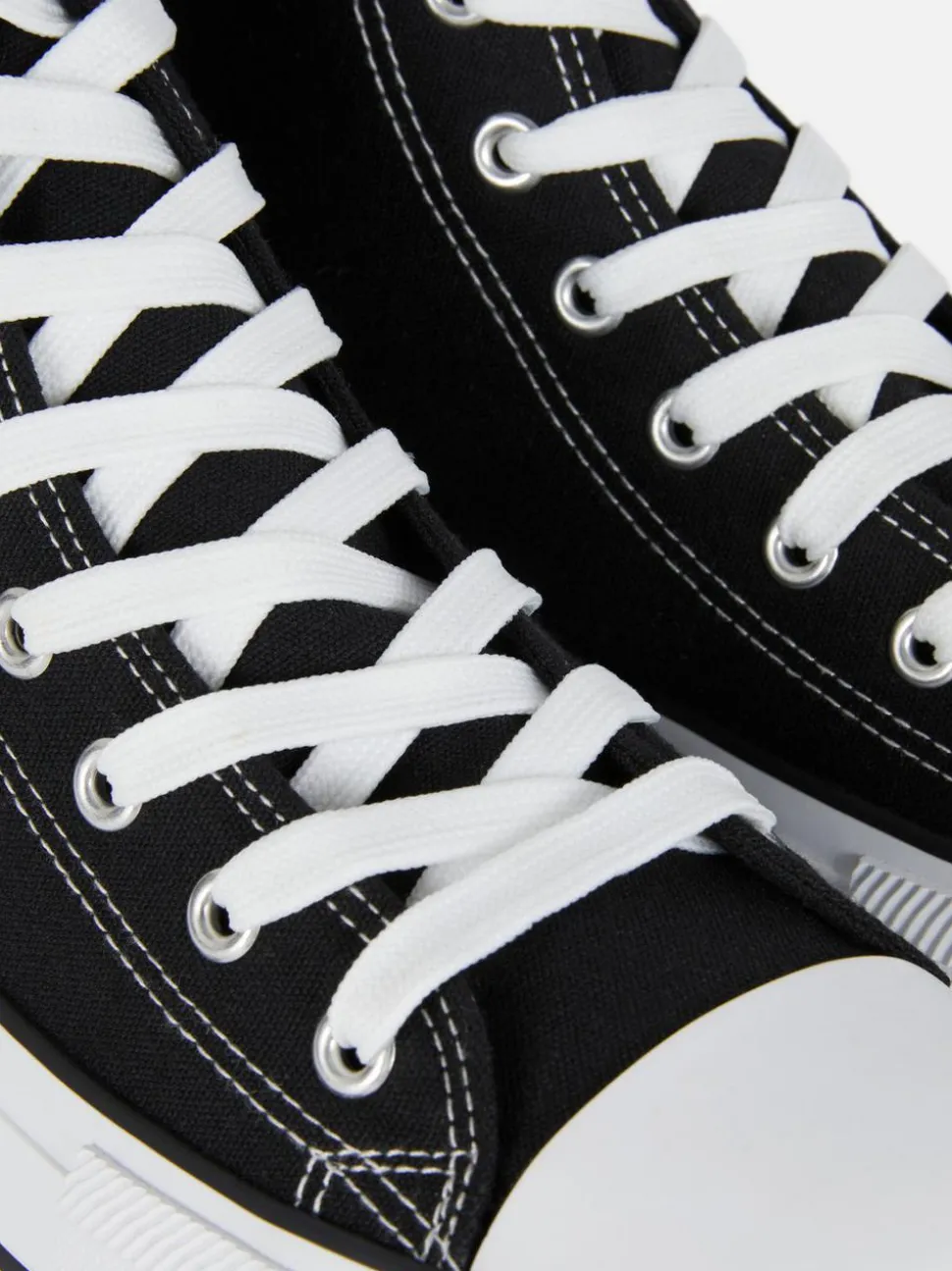 High-Top-Sneaker aus Canvas mit flacher Plateausohle