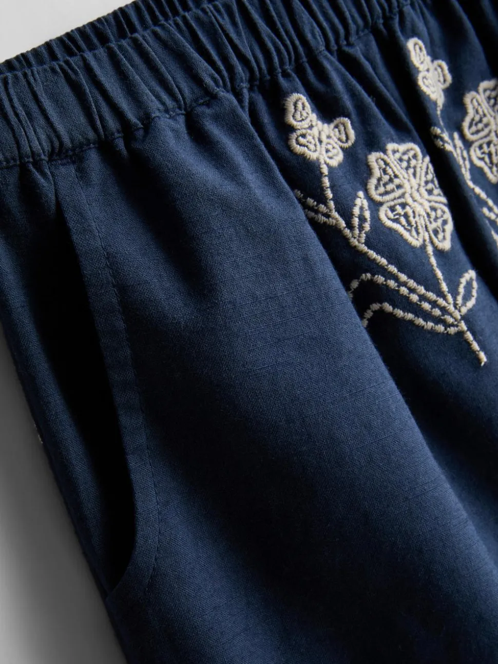 1,5–9 Jahre | Hose mit Blumenstickerei