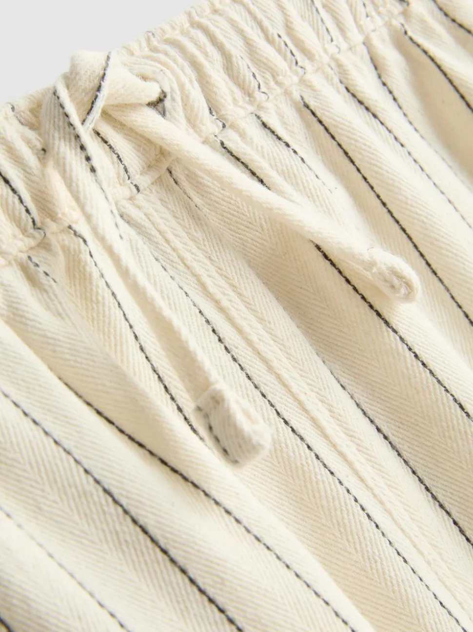 1,5–9 Jahre | Jeans mit Nadelstreifen und weitem Bein