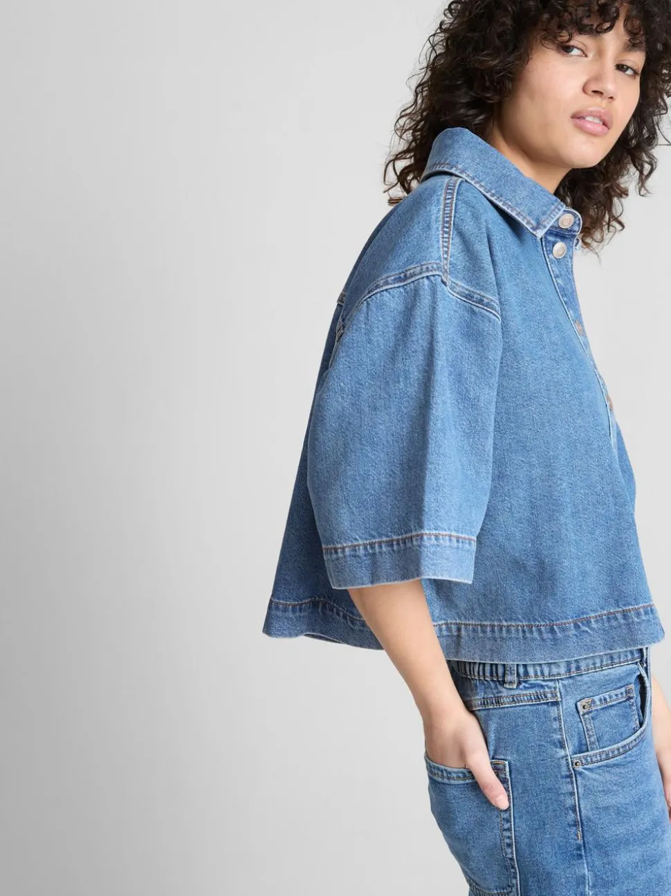 Jeanshemd aus Denim mit geradem Crop-Schnitt