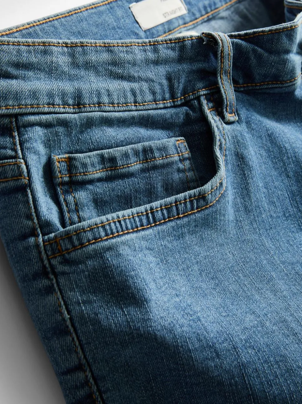 Jeansshorts in gerader Passform