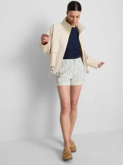 Jeansshorts mit mittlerer Leibhöhe und umgeschlagenem Saum