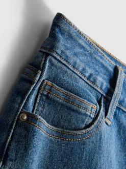 Jeansshorts mit mittlerer Leibhöhe und umgeschlagenem Saum