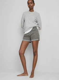 Jeansshorts mit mittlerer Leibhöhe und umgeschlagenem Saum