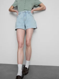 Jeansshorts mit mittlerer Leibhöhe und umgeschlagenem Saum