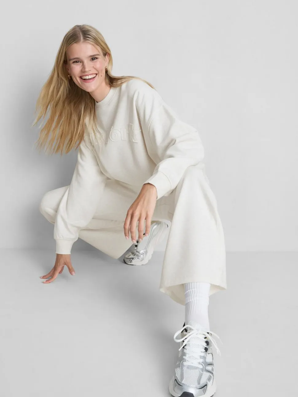Jogginghose mit hohem Baumwollanteil und weitem Bein