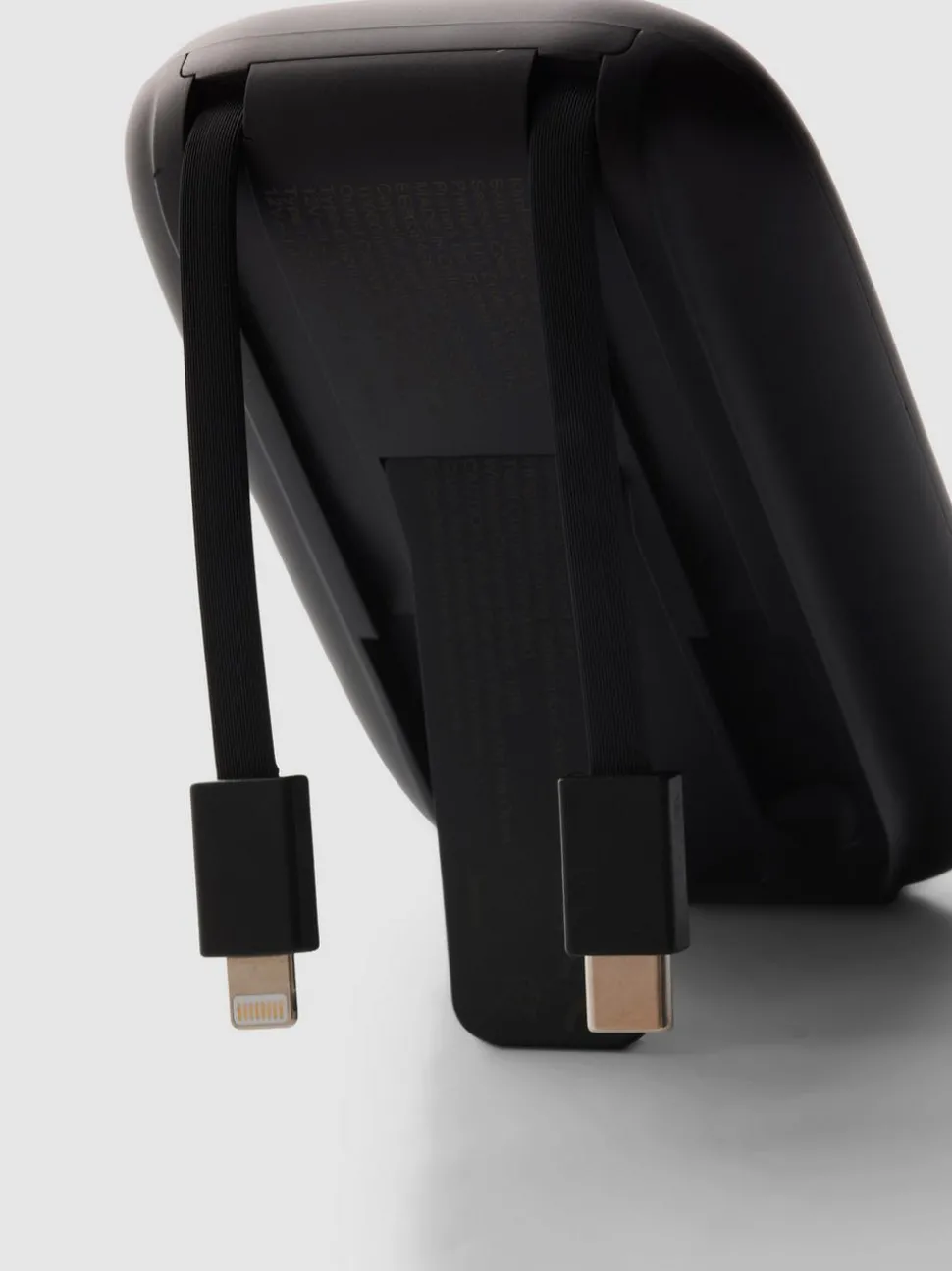 Kabellose Powerbank mit integrierten Ladekabeln, 10 000 mAh