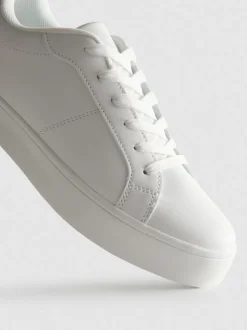 Klassische Low-Top-Sneaker