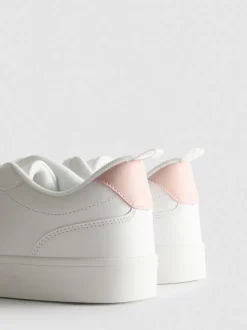 Klassische Low-Top-Sneaker