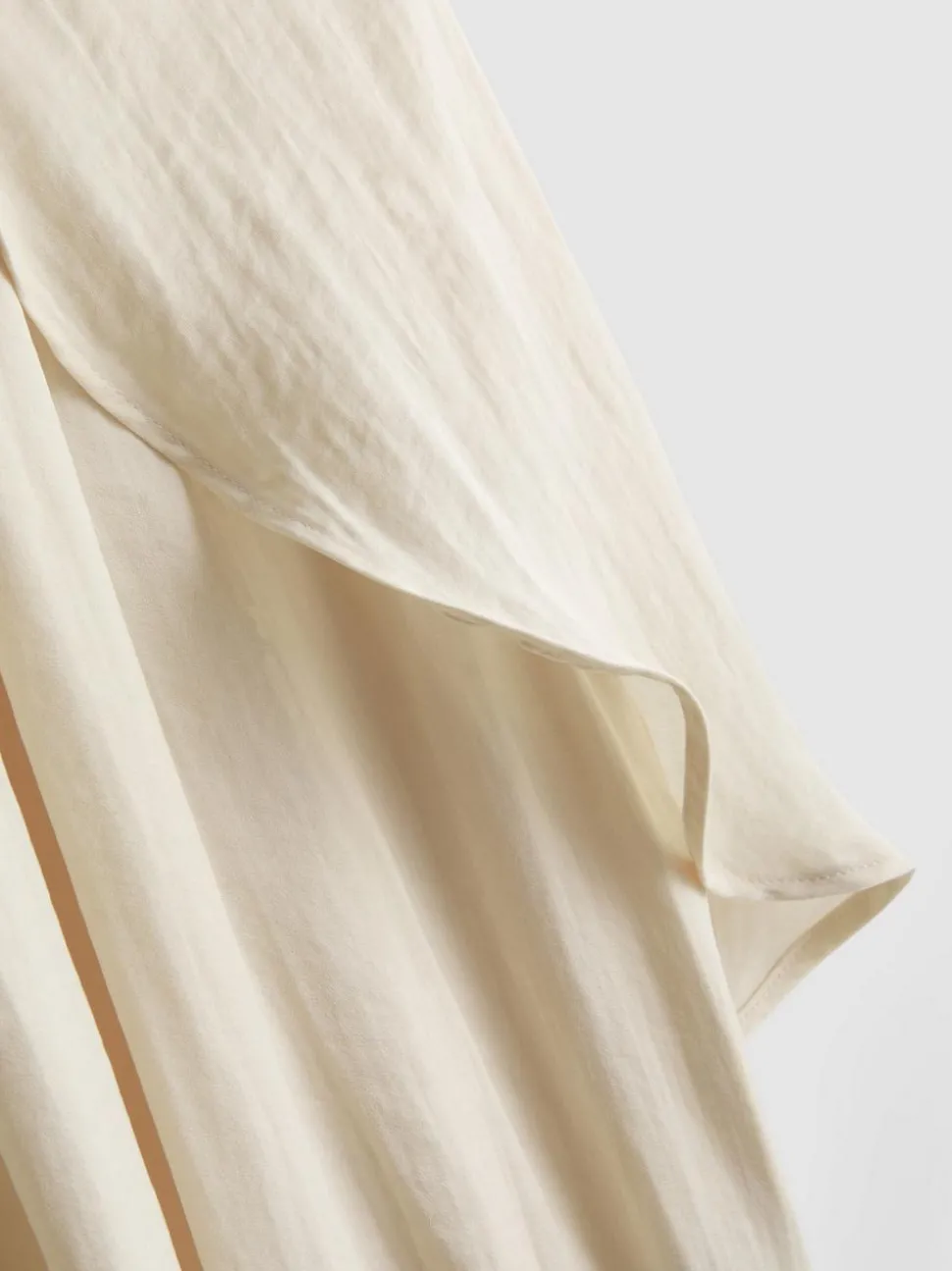 Kurze Cape-Bluse mit Drapierung