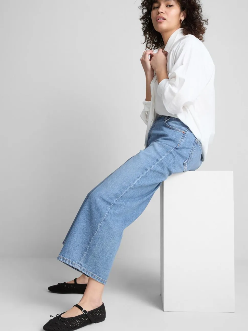 Kurze Jeans mit weitem Bein