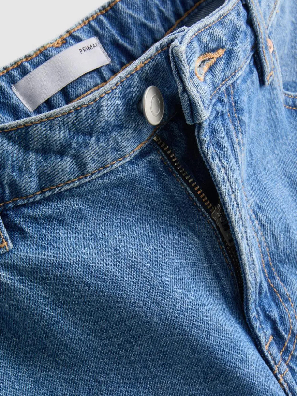 Kurze Jeans mit weitem Bein