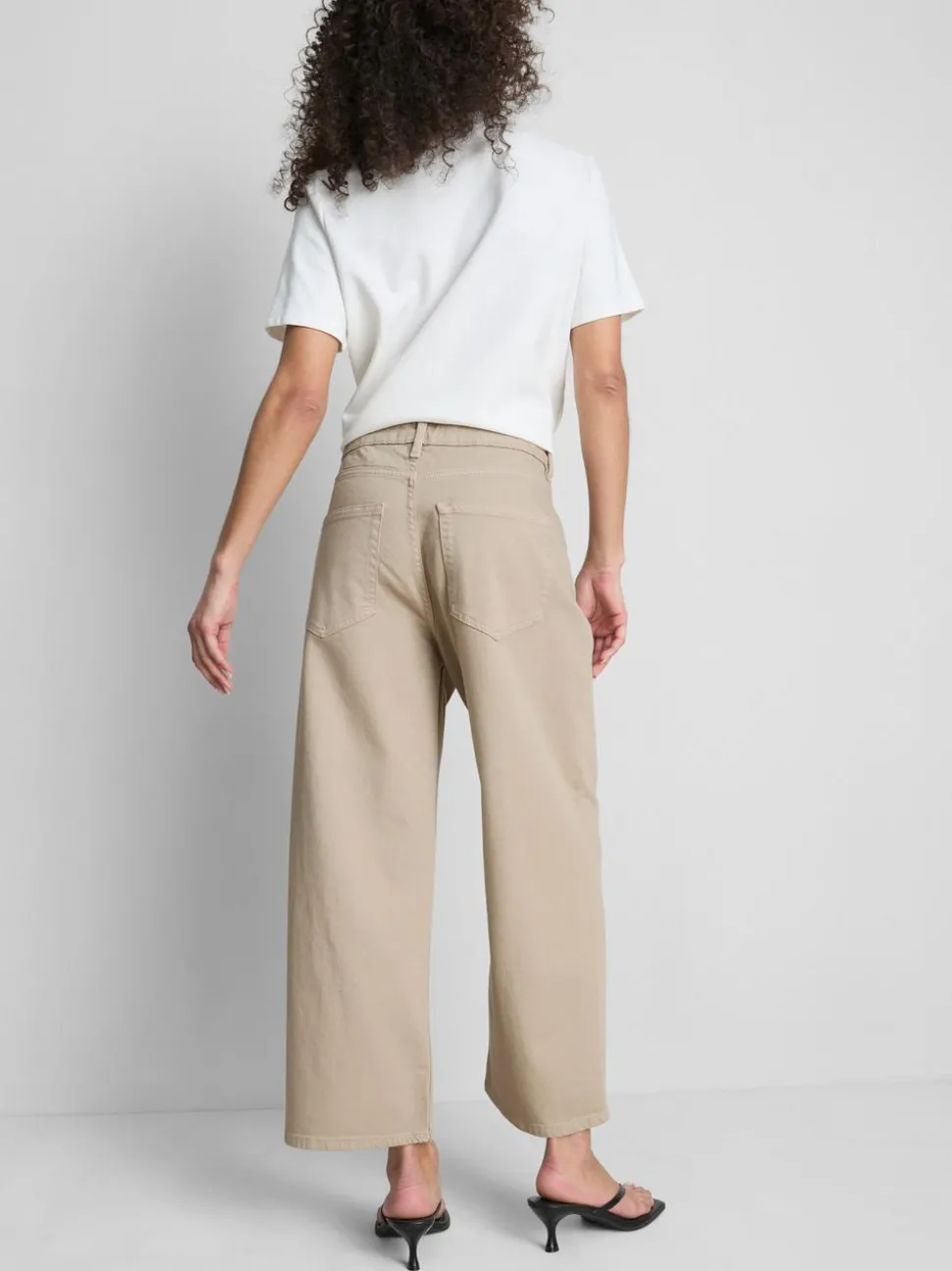 Kurze Jeans mit weitem Bein